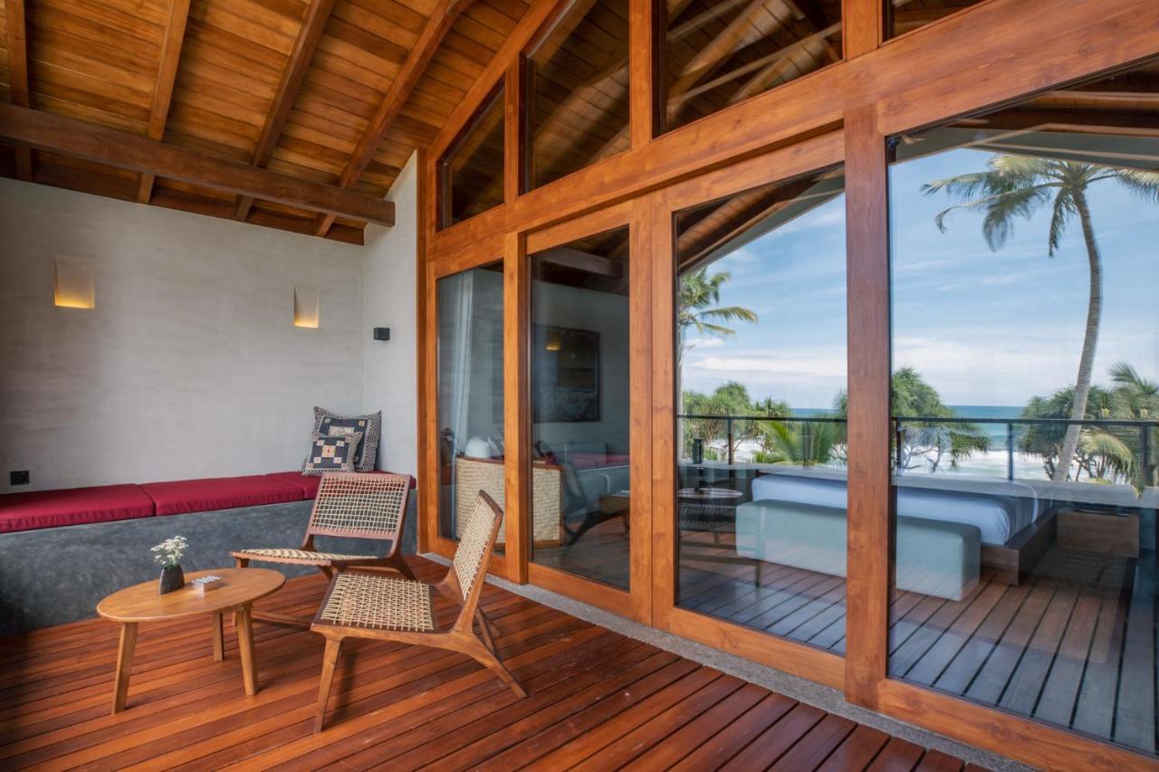 Thamburu, Hotel