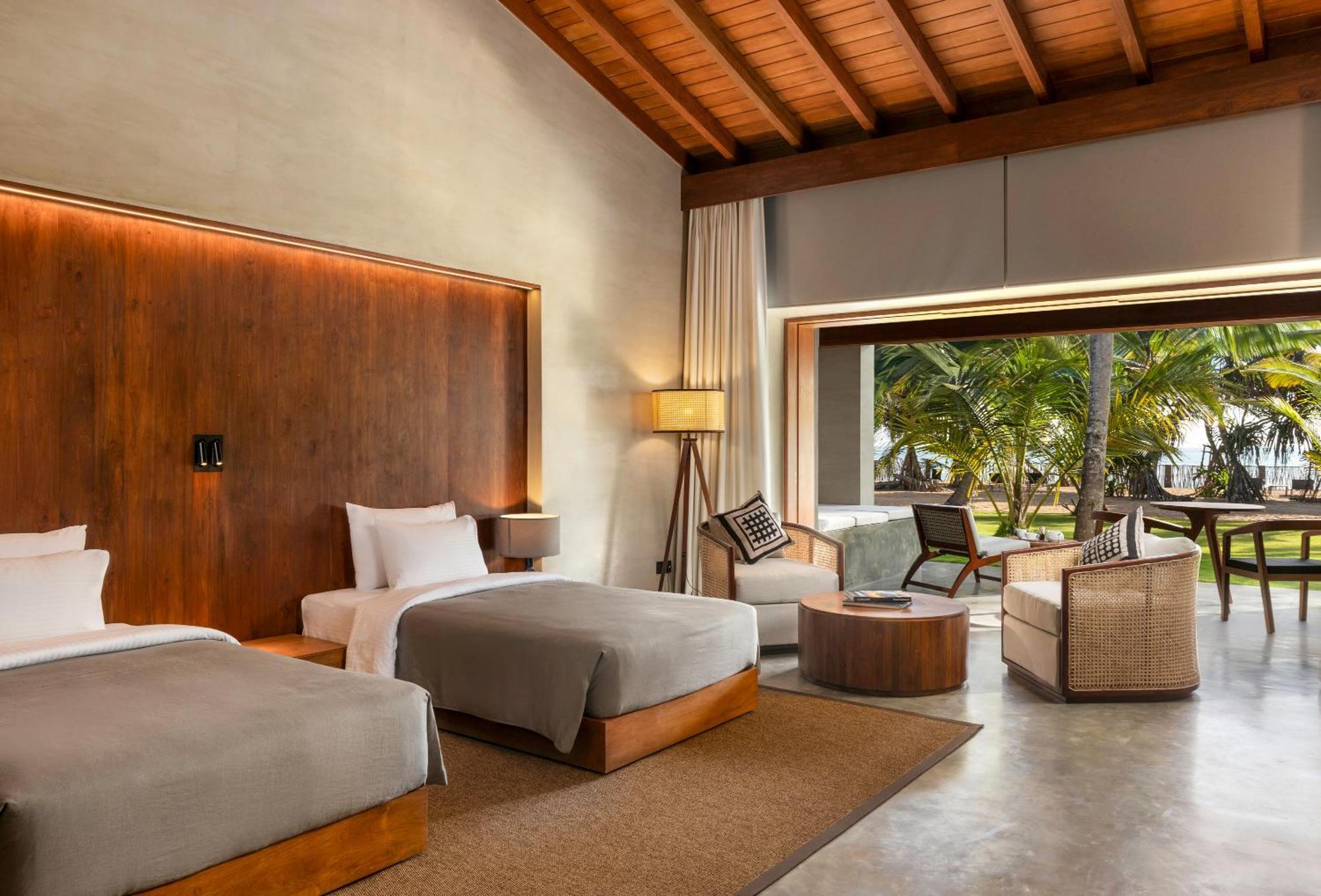 Thamburu, Hotel
